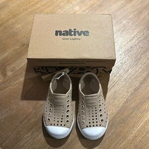 Brand new with tags

Size C6